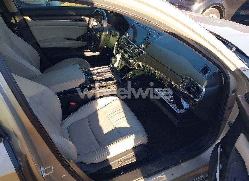 Photo 5 of 2018 Honda Accord TOURING (VIN 1HGCV1F95JA100781)