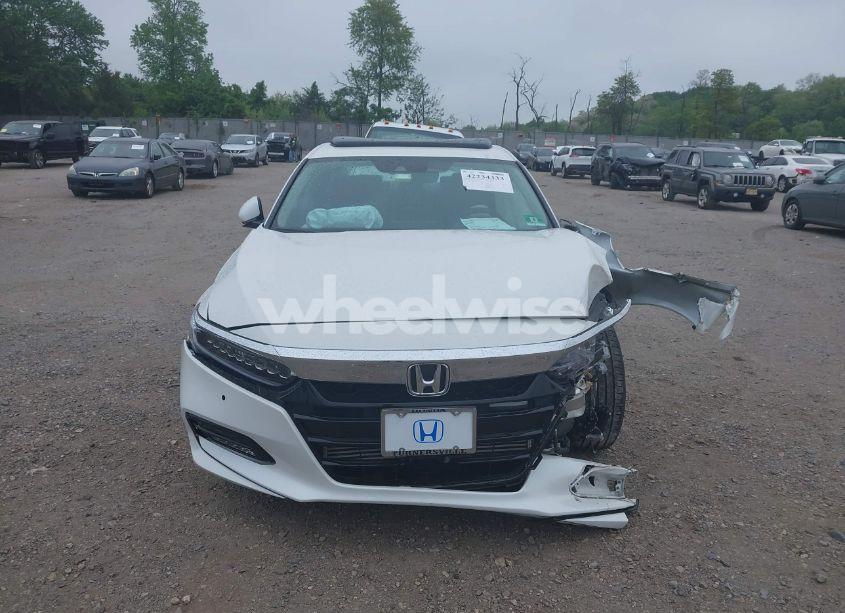 Photo 13 of 2018 Honda Accord TOURING (VIN 1HGCV1F96JA010037)