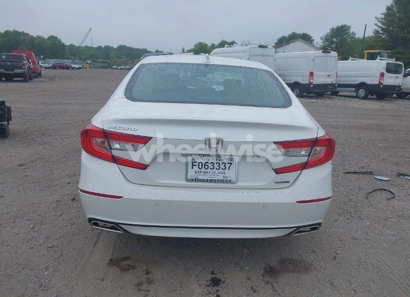 Photo 17 of 2018 Honda Accord TOURING (VIN 1HGCV1F96JA010037)