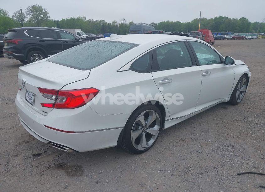 Photo 4 of 2018 Honda Accord TOURING (VIN 1HGCV1F96JA010037)