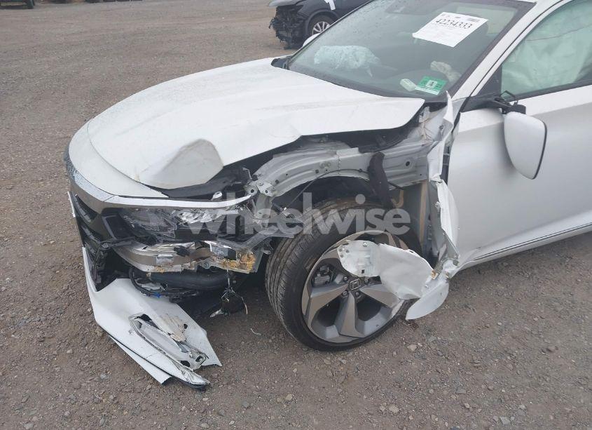 Photo 6 of 2018 Honda Accord TOURING (VIN 1HGCV1F96JA010037)