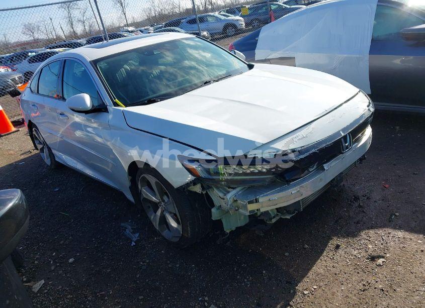 2018 Honda Accord TOURING (VIN 1HGCV1F96JA013679) main photo