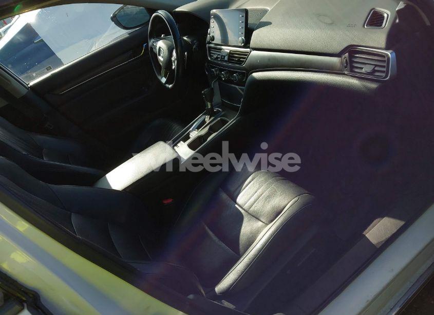 Photo 5 of 2018 Honda Accord TOURING (VIN 1HGCV1F96JA013679)