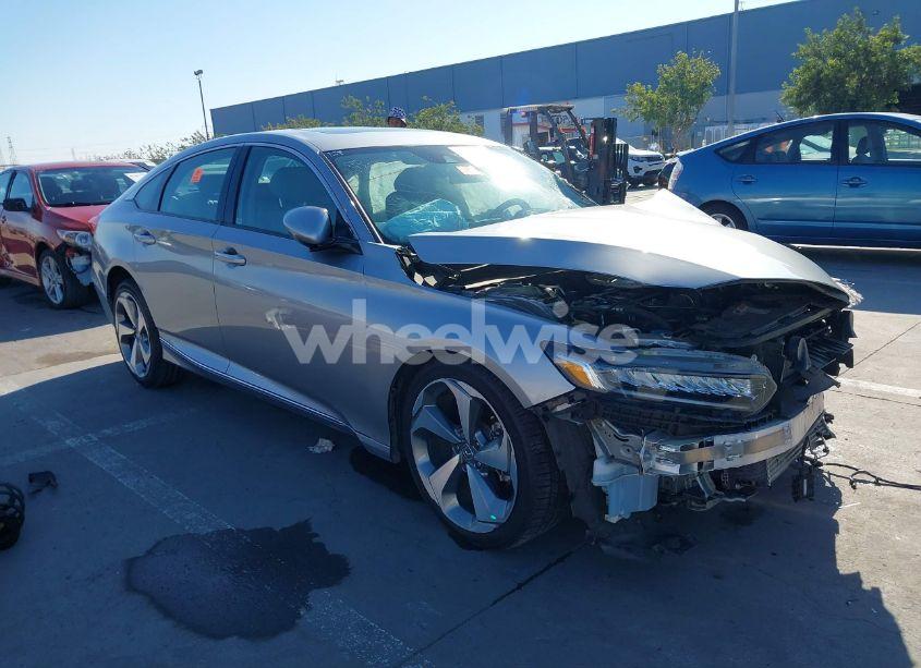 2018 Honda Accord TOURING (VIN 1HGCV1F96JA104550) main photo