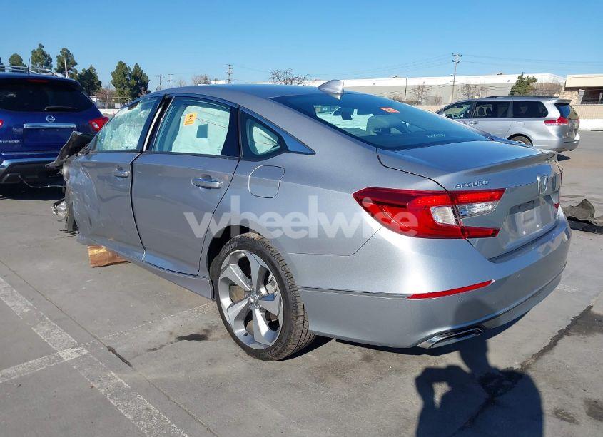 Photo 3 of 2018 Honda Accord TOURING (VIN 1HGCV1F96JA104550)