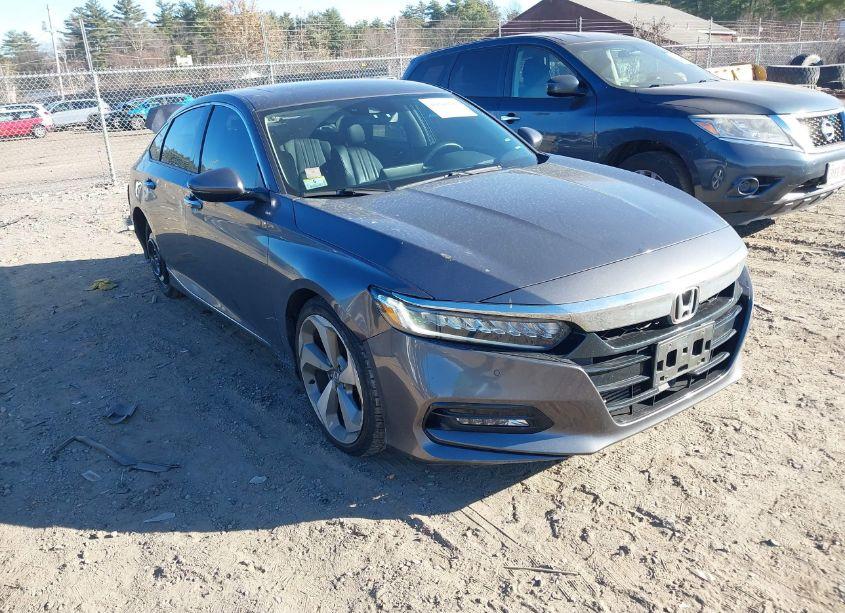 2018 Honda Accord TOURING (VIN 1HGCV1F96JA105780) main photo