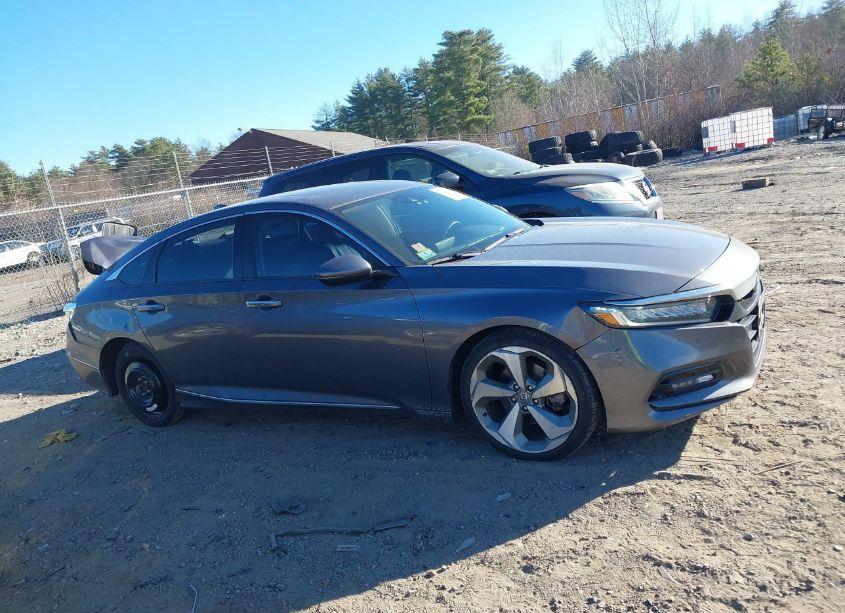 Photo 13 of 2018 Honda Accord TOURING (VIN 1HGCV1F96JA105780)