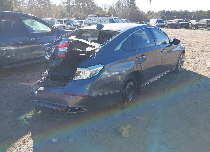 Photo 4 of 2018 Honda Accord TOURING (VIN 1HGCV1F96JA105780)