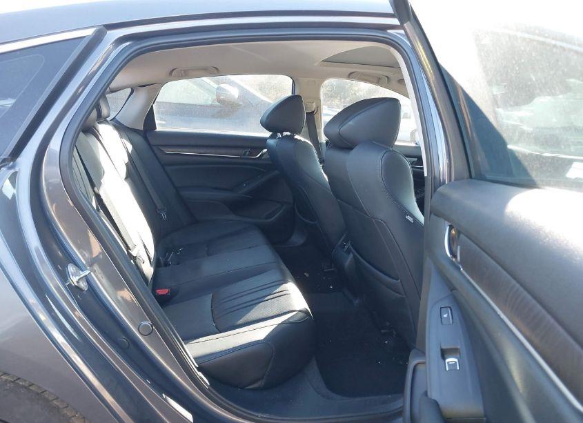 Photo 8 of 2018 Honda Accord TOURING (VIN 1HGCV1F96JA105780)