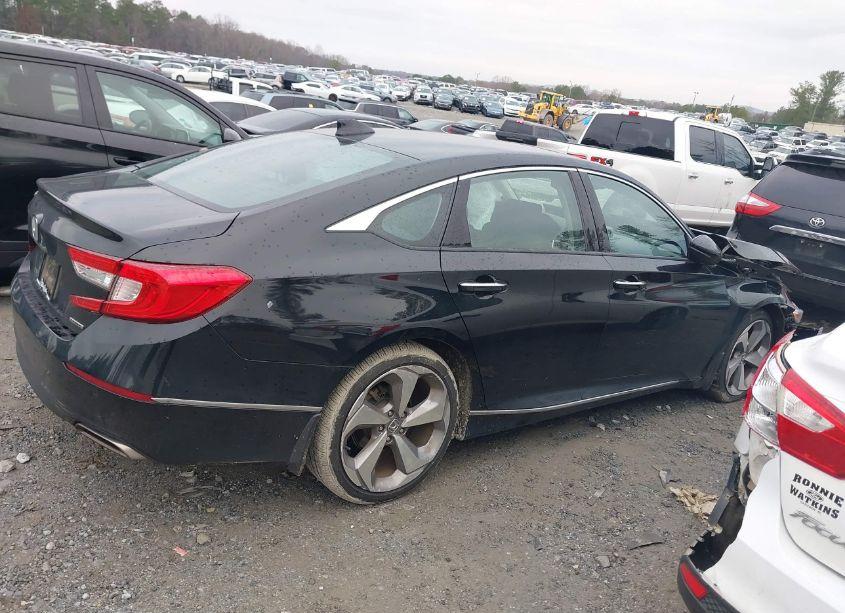 Photo 13 of 2018 Honda Accord TOURING (VIN 1HGCV1F96JA109019)
