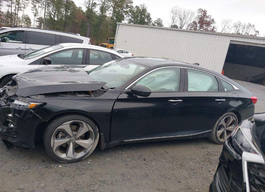 Photo 14 of 2018 Honda Accord TOURING (VIN 1HGCV1F96JA109019)