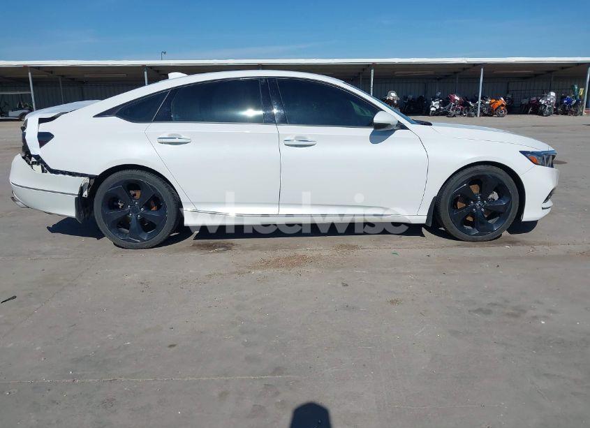 Photo 13 of 2018 Honda Accord TOURING (VIN 1HGCV1F96JA144076)