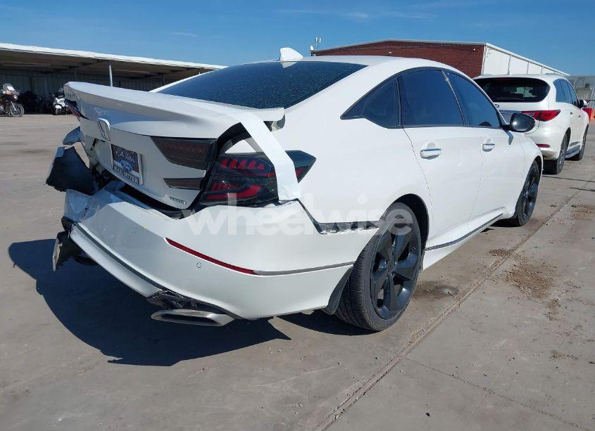 Photo 4 of 2018 Honda Accord TOURING (VIN 1HGCV1F96JA144076)