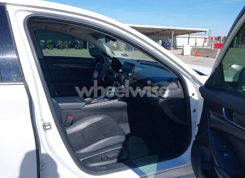 Photo 5 of 2018 Honda Accord TOURING (VIN 1HGCV1F96JA144076)