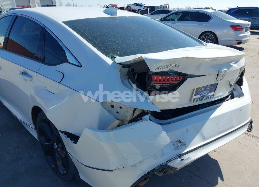 Photo 6 of 2018 Honda Accord TOURING (VIN 1HGCV1F96JA144076)