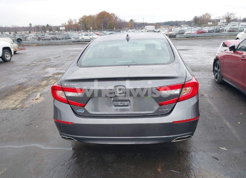 Photo 16 of 2018 Honda Accord TOURING (VIN 1HGCV1F96JA146796)