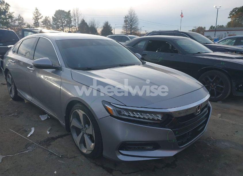 2018 Honda Accord TOURING (VIN 1HGCV1F96JA186439) main photo