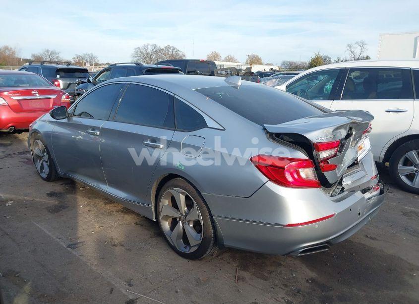 Photo 3 of 2018 Honda Accord TOURING (VIN 1HGCV1F96JA186439)