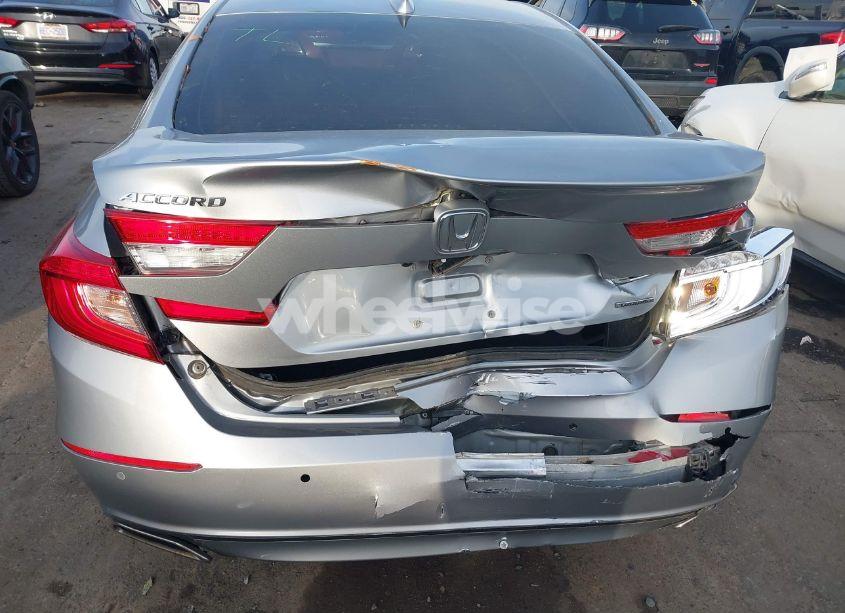 Photo 6 of 2018 Honda Accord TOURING (VIN 1HGCV1F96JA186439)