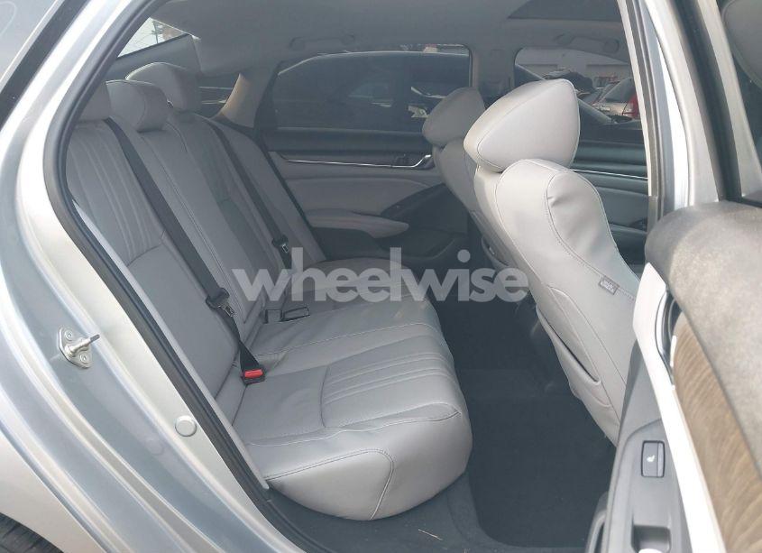 Photo 8 of 2018 Honda Accord TOURING (VIN 1HGCV1F96JA186439)