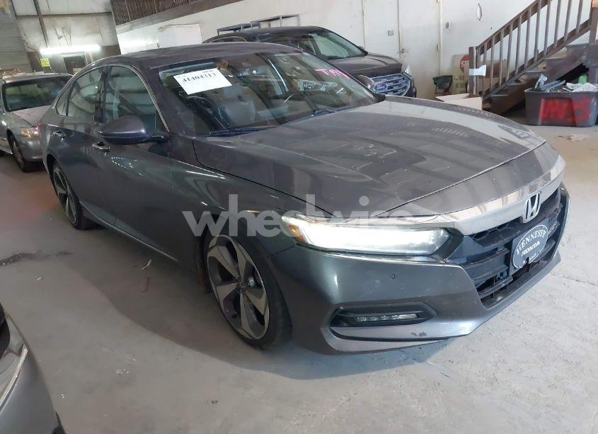 2018 Honda Accord TOURING (VIN 1HGCV1F97JA002674) main photo