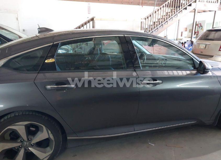 Photo 13 of 2018 Honda Accord TOURING (VIN 1HGCV1F97JA002674)