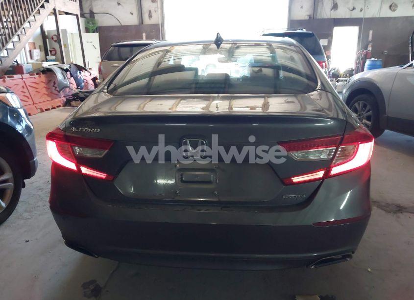 Photo 16 of 2018 Honda Accord TOURING (VIN 1HGCV1F97JA002674)