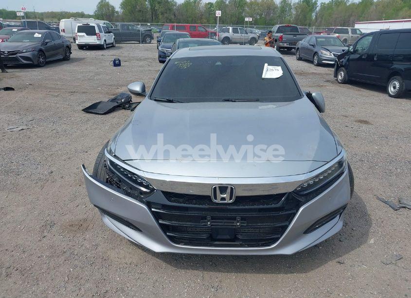 Photo 11 of 2018 Honda Accord TOURING (VIN 1HGCV1F97JA072451)