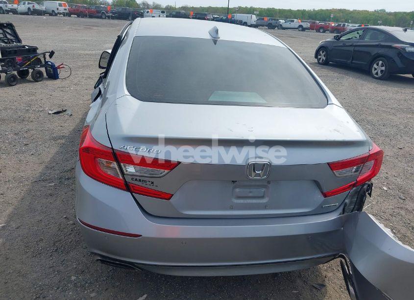 Photo 15 of 2018 Honda Accord TOURING (VIN 1HGCV1F97JA072451)