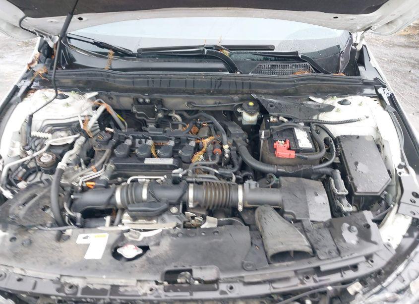 Photo 10 of 2018 Honda Accord TOURING (VIN 1HGCV1F97JA109577)