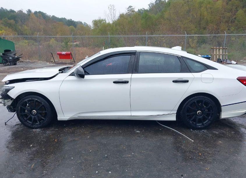 Photo 15 of 2018 Honda Accord TOURING (VIN 1HGCV1F97JA109577)