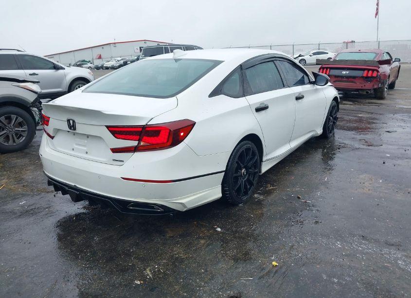 Photo 4 of 2018 Honda Accord TOURING (VIN 1HGCV1F97JA109577)