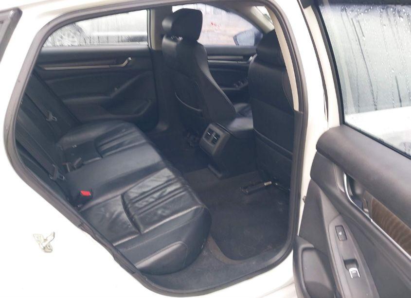 Photo 8 of 2018 Honda Accord TOURING (VIN 1HGCV1F97JA109577)