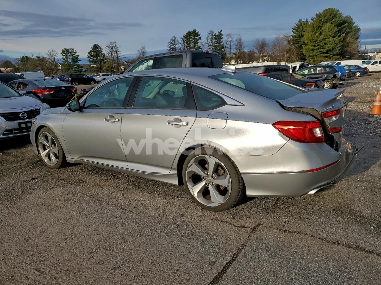 Photo 2 of 2018 HONDA ACCORD TOURING (VIN 1HGCV1F98JA040298)