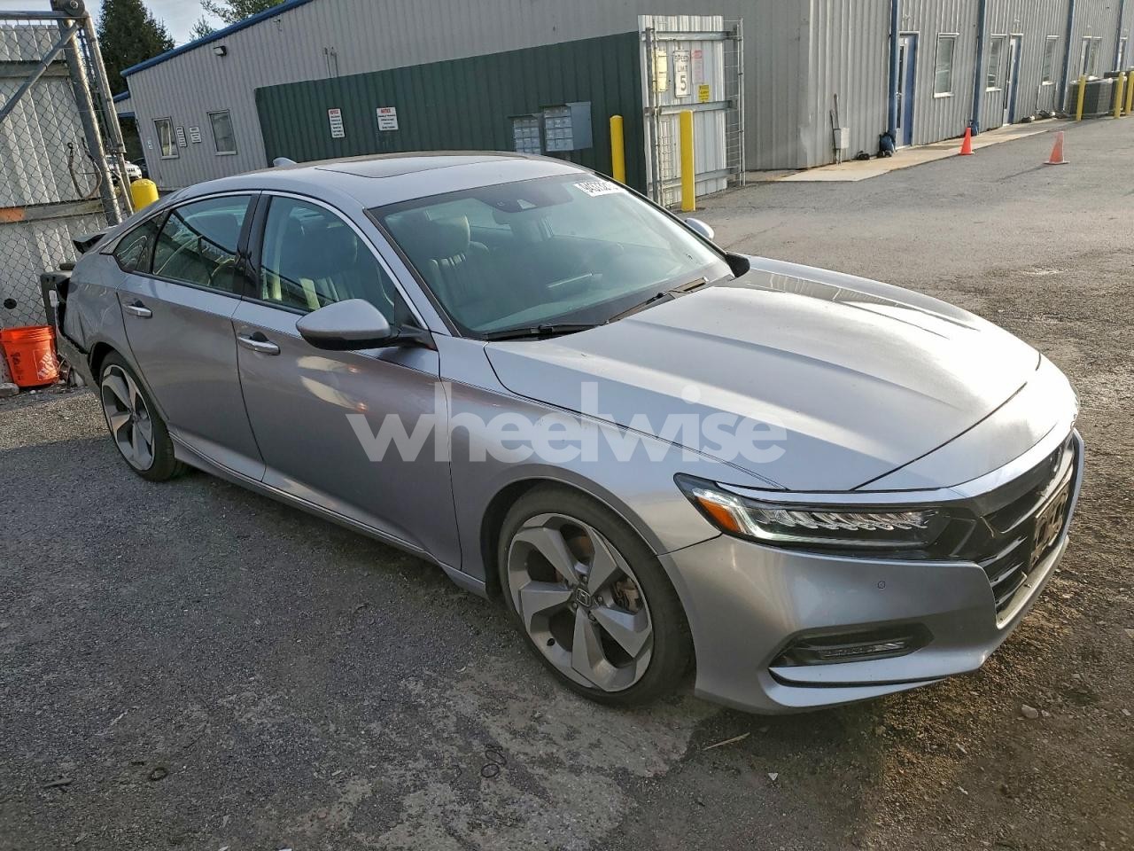 Photo 4 of 2018 HONDA ACCORD TOURING (VIN 1HGCV1F98JA040298)