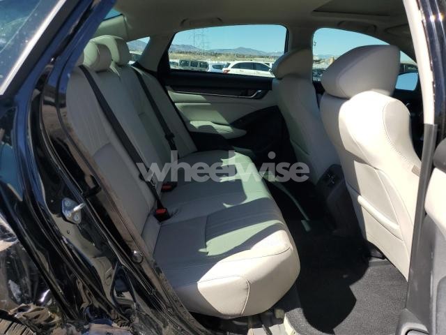 2018 HONDA ACCORD TOURING (VIN 1HGCV1F98JA132978) main photo