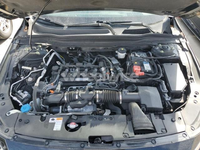 Photo 11 of 2018 HONDA ACCORD TOURING (VIN 1HGCV1F98JA132978)