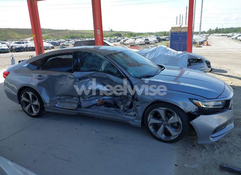 Photo 13 of 2018 Honda Accord TOURING (VIN 1HGCV1F98JA180710)