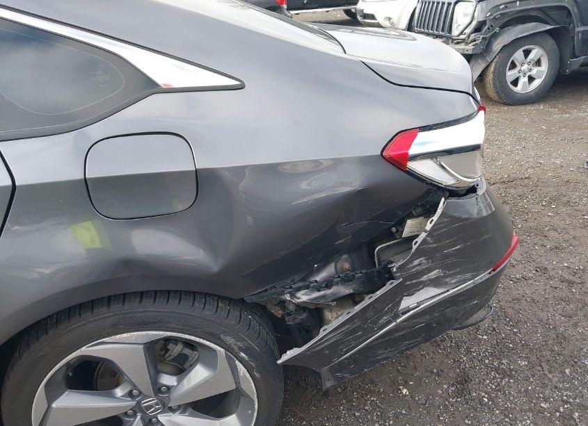 Photo 6 of 2018 Honda Accord TOURING (VIN 1HGCV1F99JA002093)