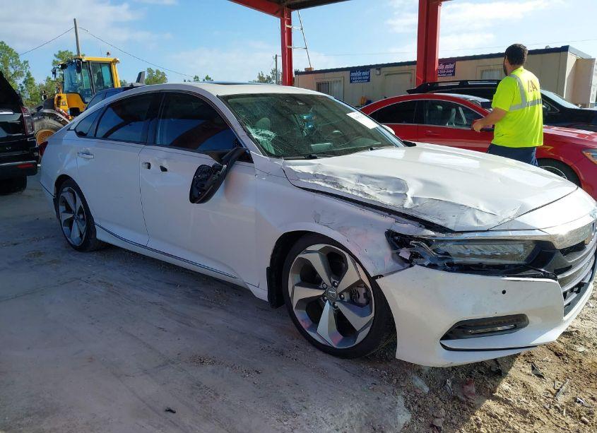 2018 Honda Accord TOURING (VIN 1HGCV1F99JA067381) main photo
