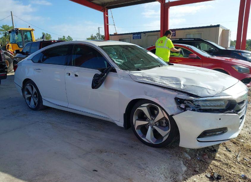 Photo 13 of 2018 Honda Accord TOURING (VIN 1HGCV1F99JA067381)