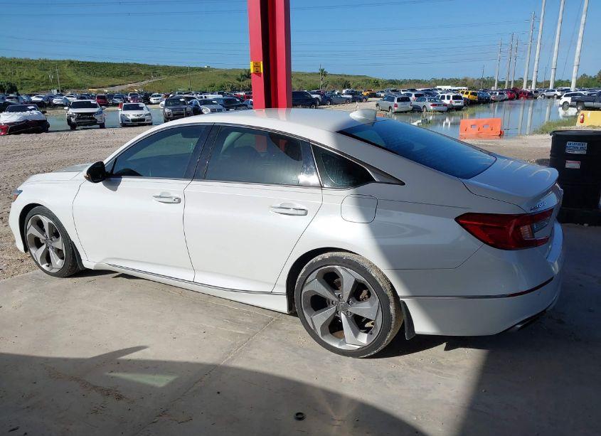 Photo 14 of 2018 Honda Accord TOURING (VIN 1HGCV1F99JA067381)