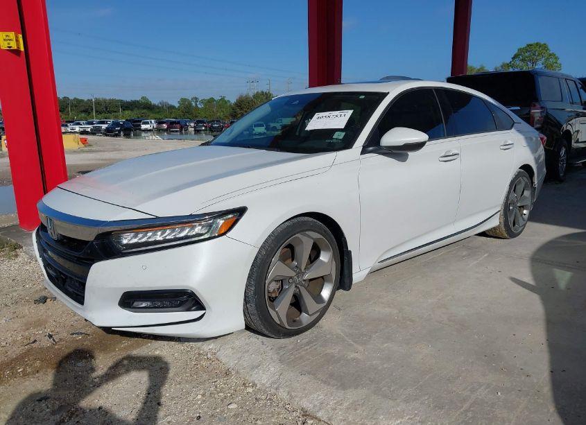 Photo 2 of 2018 Honda Accord TOURING (VIN 1HGCV1F99JA067381)