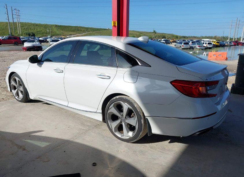 Photo 3 of 2018 Honda Accord TOURING (VIN 1HGCV1F99JA067381)