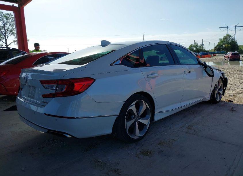 Photo 4 of 2018 Honda Accord TOURING (VIN 1HGCV1F99JA067381)