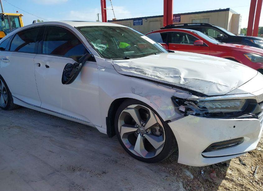 Photo 6 of 2018 Honda Accord TOURING (VIN 1HGCV1F99JA067381)
