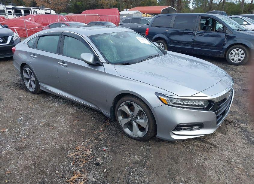 2018 Honda Accord TOURING (VIN 1HGCV1F99JA077764) main photo