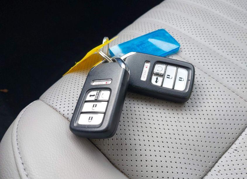 Photo 11 of 2018 Honda Accord TOURING (VIN 1HGCV1F99JA077764)