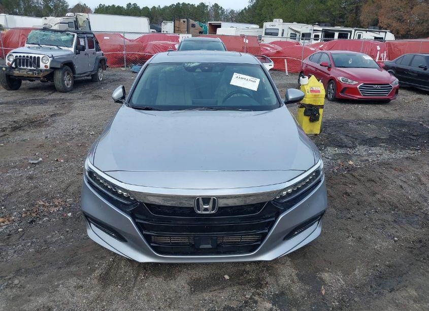 Photo 13 of 2018 Honda Accord TOURING (VIN 1HGCV1F99JA077764)