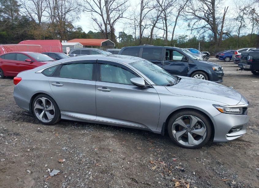 Photo 14 of 2018 Honda Accord TOURING (VIN 1HGCV1F99JA077764)